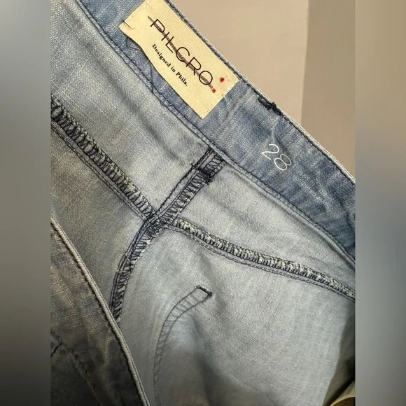 Kenna Heritage Barrel Jeans by Pilcro: Embroidered Edition Size 28 - Picture 12 of 12